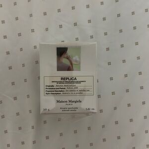 This candle is brand new, I haven’t even open it.